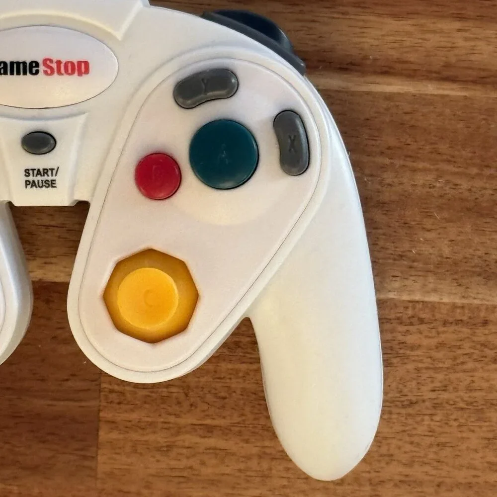 Game Stop G3 Pelican Wired Turbo Controller for Nintendo Game Cube & Wii – White